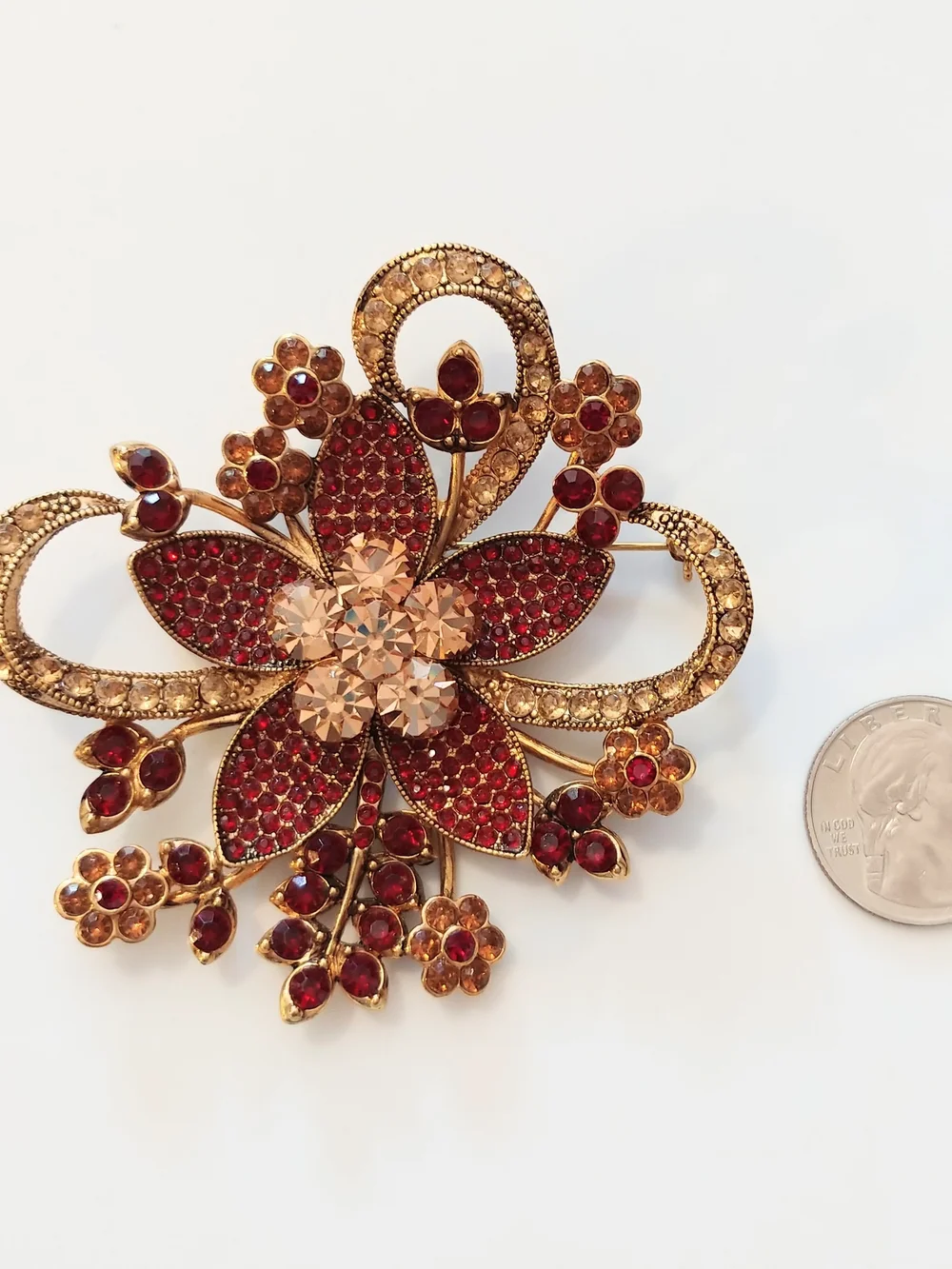Avon 2006 35th Anniversary Gold-Tone Red & Champagne Floral Crystal Brooch Pin